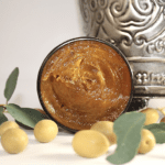 Savon noir exfoliant corps argan bio dans son pot – vue du dessus